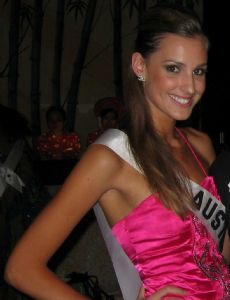 Laura Dundovic