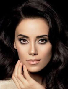 Cansu Dere