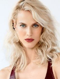 Aymeline Valade