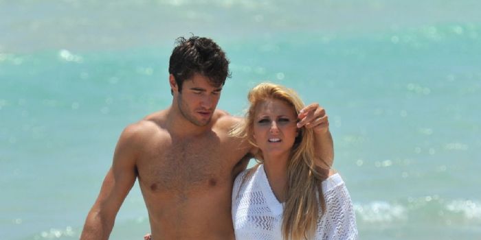 Joshua Bowman and Cassie Scerbo