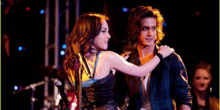 Avan Jogia and Elizabeth Gillies