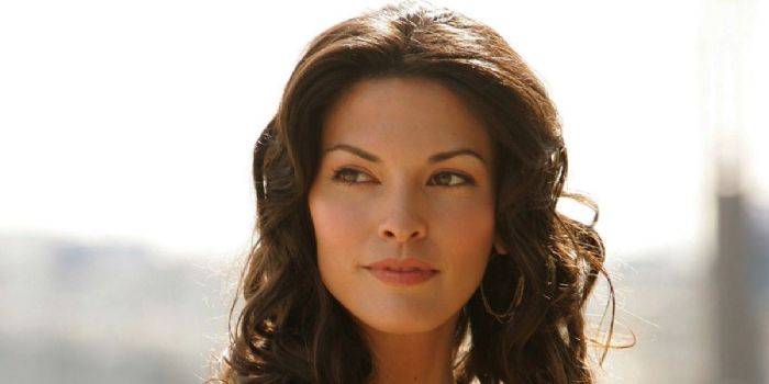 Alana De La Garza