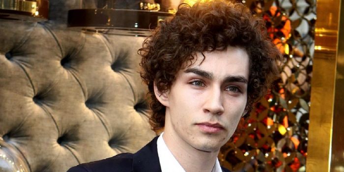 Robert Sheehan