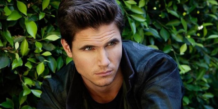 Robbie Amell