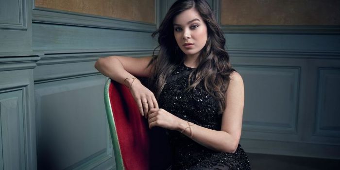 Hailee Steinfeld Pictures, Latest News, Videos and Dating Gossips