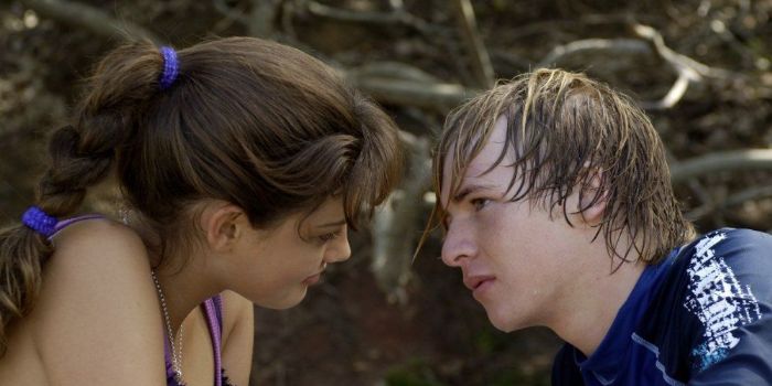 Angus McLaren and Phoebe Tonkin