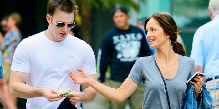 Chris Evans and Minka Kelley