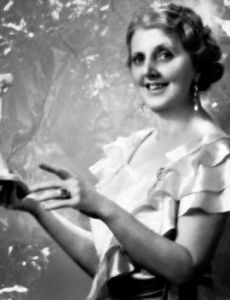 Louise Hanson Dyer