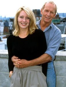 Paul Hogan and Linda Kozlowski
