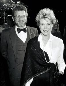 Elizabeth Montgomery and Robert Foxworth