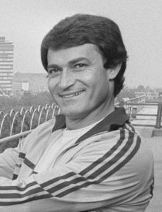 Costică Ștefănescu