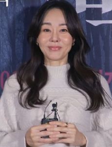Yunjin Kim