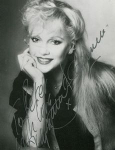 Stephanie Lawrence