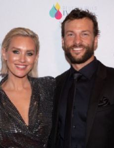 Nicky Whelan and Kyle Schmid
