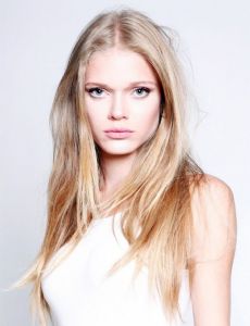 Thais Custodio