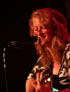 Eddi Reader