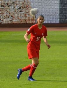İpek Kaya