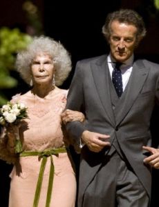Cayetana Fitz-James Stuart, 18th Duchess of Alba and Alfonso Diez
