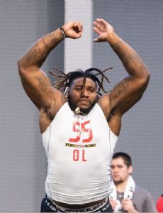 Derwin Gray (offensive lineman)