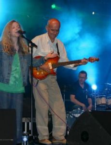 Elaine Morgan (singer)