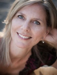 Elle Strauss (Author)