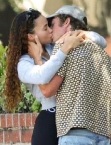 Ashley Moore and Jeremy Allen White