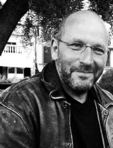 Robert Schneider (writer)