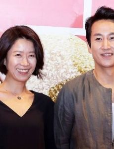 Jeon Hye-jin and Sun-kyun Lee