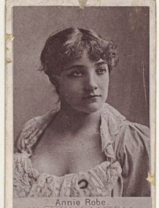 Annie Robe