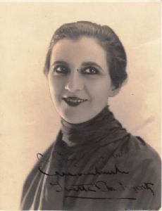 Yvette Andréyor