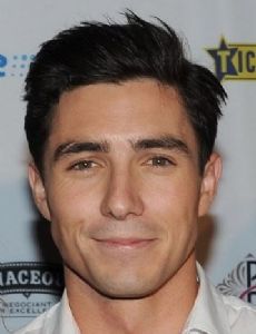 Daniel Daperis