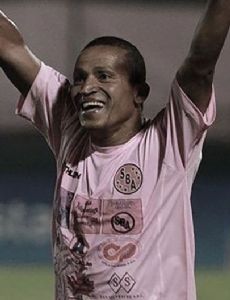 Carlos Flores (Peruvian footballer)