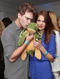 Grey Damon and Aimee Teegarden