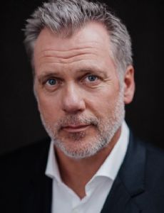 Erik Thomson