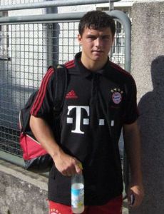 Dale Jennings (footballer born 1992)