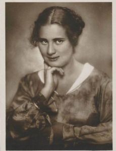 Agnes Straub