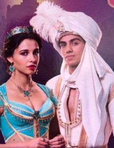 Mena Massoud and Naomi Scott