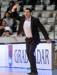 Dragan Nikolić (coach)