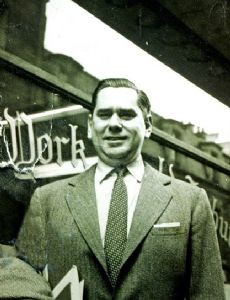 Don Cook (journalist)