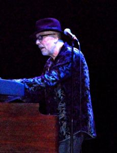 Bob Andrews (keyboardist)