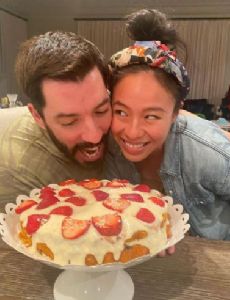 Drew Scott and Linda Phan