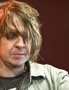 Mike Williams (singer)