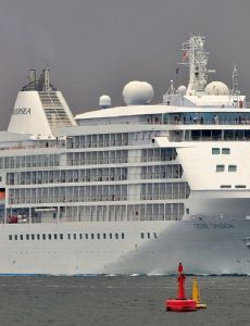 Silver Shadow (ship)