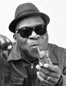 Barrence Whitfield
