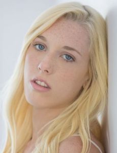 Roxy Nicole (Pornstar)