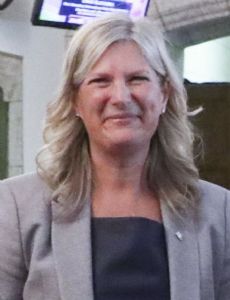 Leona Alleslev