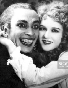 Conrad Veidt and Mary Philbin