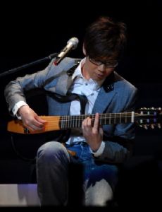 Victor Wong (singer)