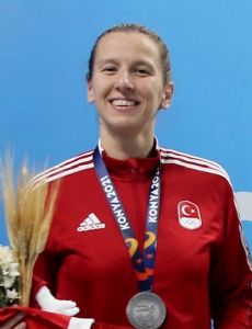 Nida Eliz Üstündağ