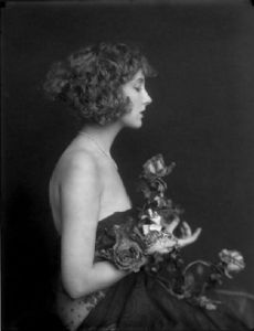 Helen Lee Worthing